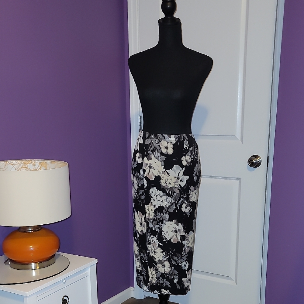 i jeans by Buffalo Black and White Floral Midi Skirt Sz: L - Picture 2 of 6
